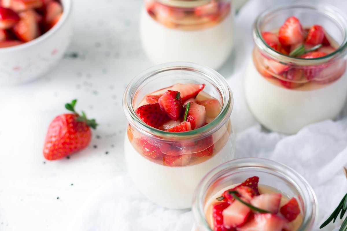 Greek Yogurt Parfait with Berries and Granola